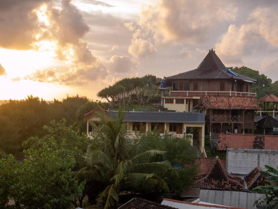 Villa Watu Kodok - Villa Located Close To The Beach Baron Экстерьер фото